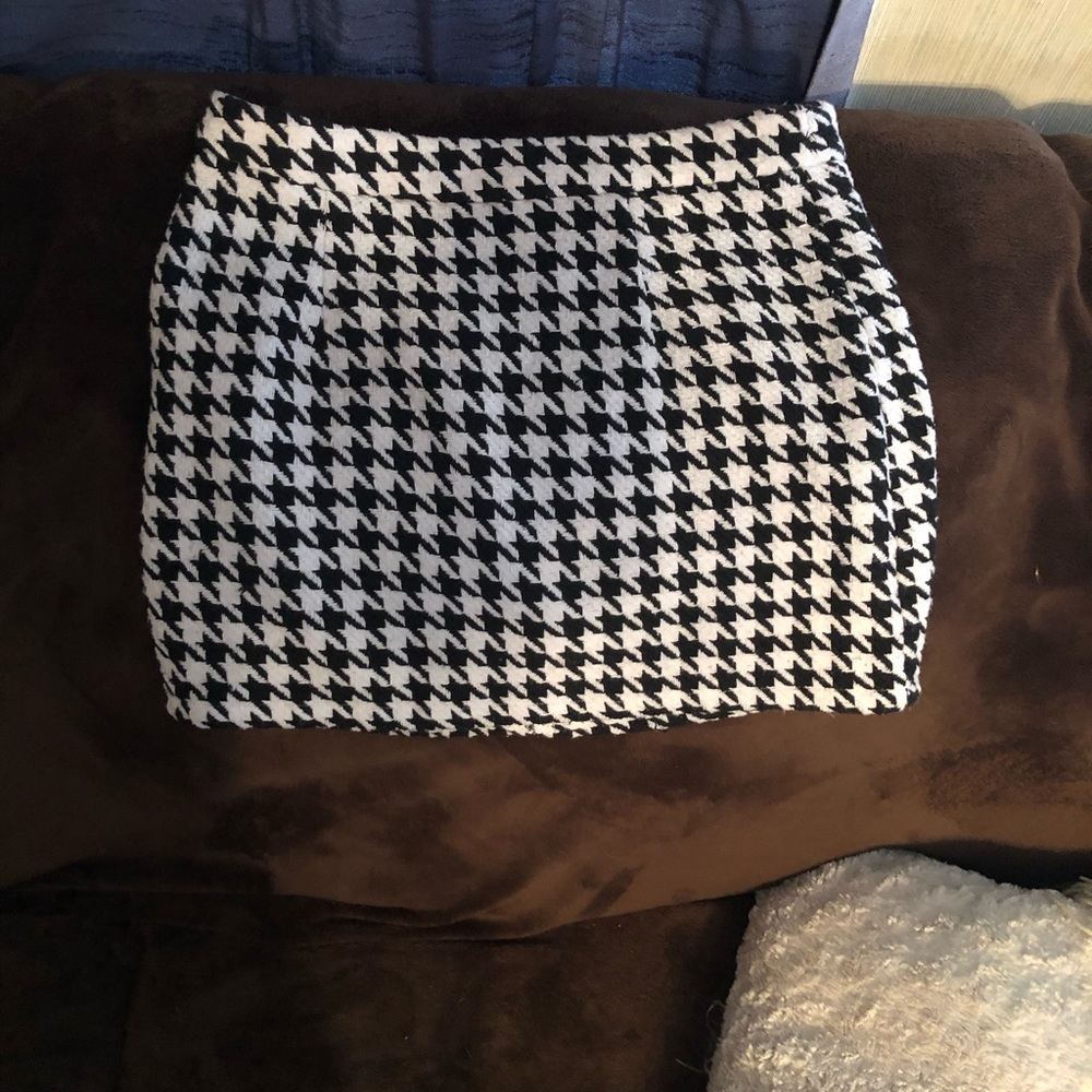 Houndstooth mini skirt